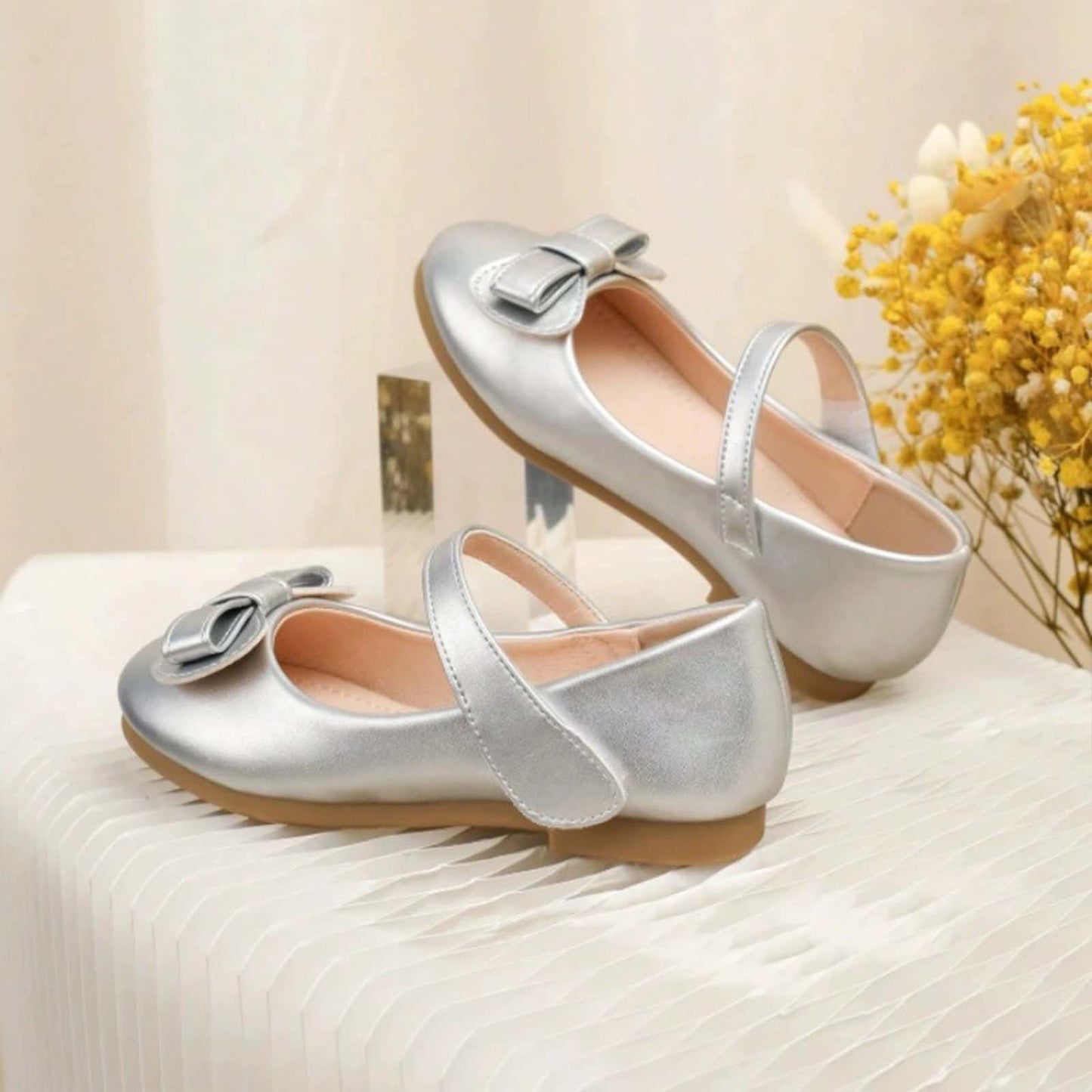 Girls Mary Jane Dress Shoes with Bow – Shiny Silver Leather Toddler/Little Kids Flats with Buckle Strap for Daily Wear and Party Outfits