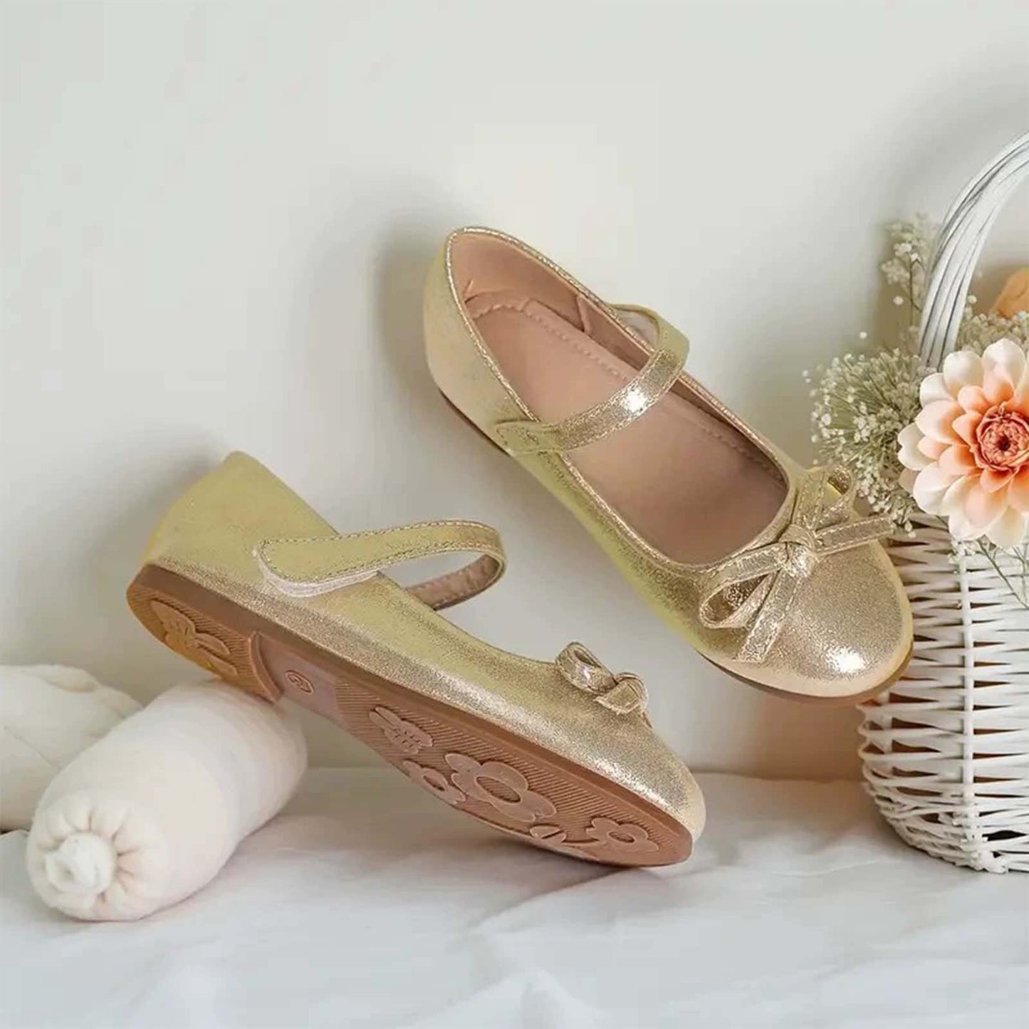 Girls Mary Jane Shoes – Gold Shiny Dress Shoes with Bowknot, Classic Strap Princess Flats for Party, Wedding, Holiday, Performance
