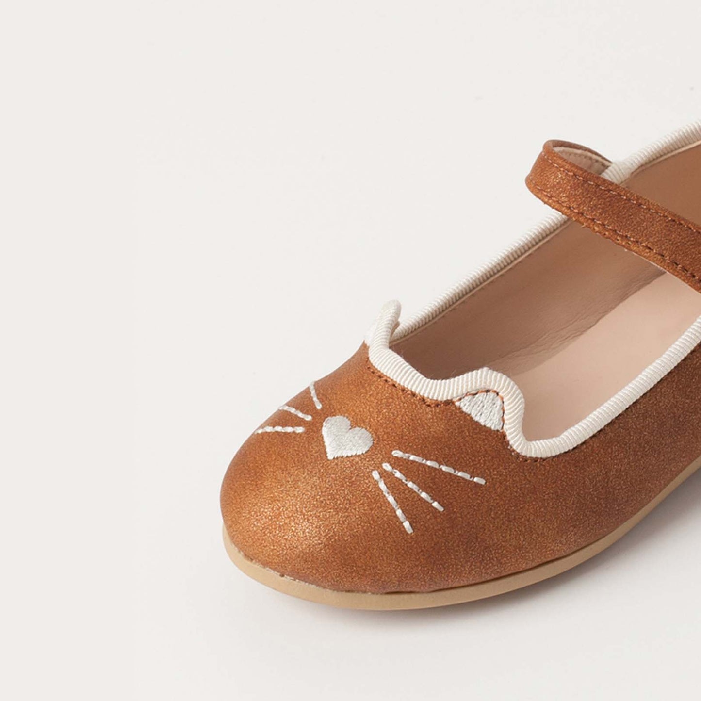 Girls Mary Jane Shoes ā Brown Cat Design Flats with Whisker & Heart Detail, Scalloped Trim, Strap Dress Shoes for Daily Wear and Casual Outfits