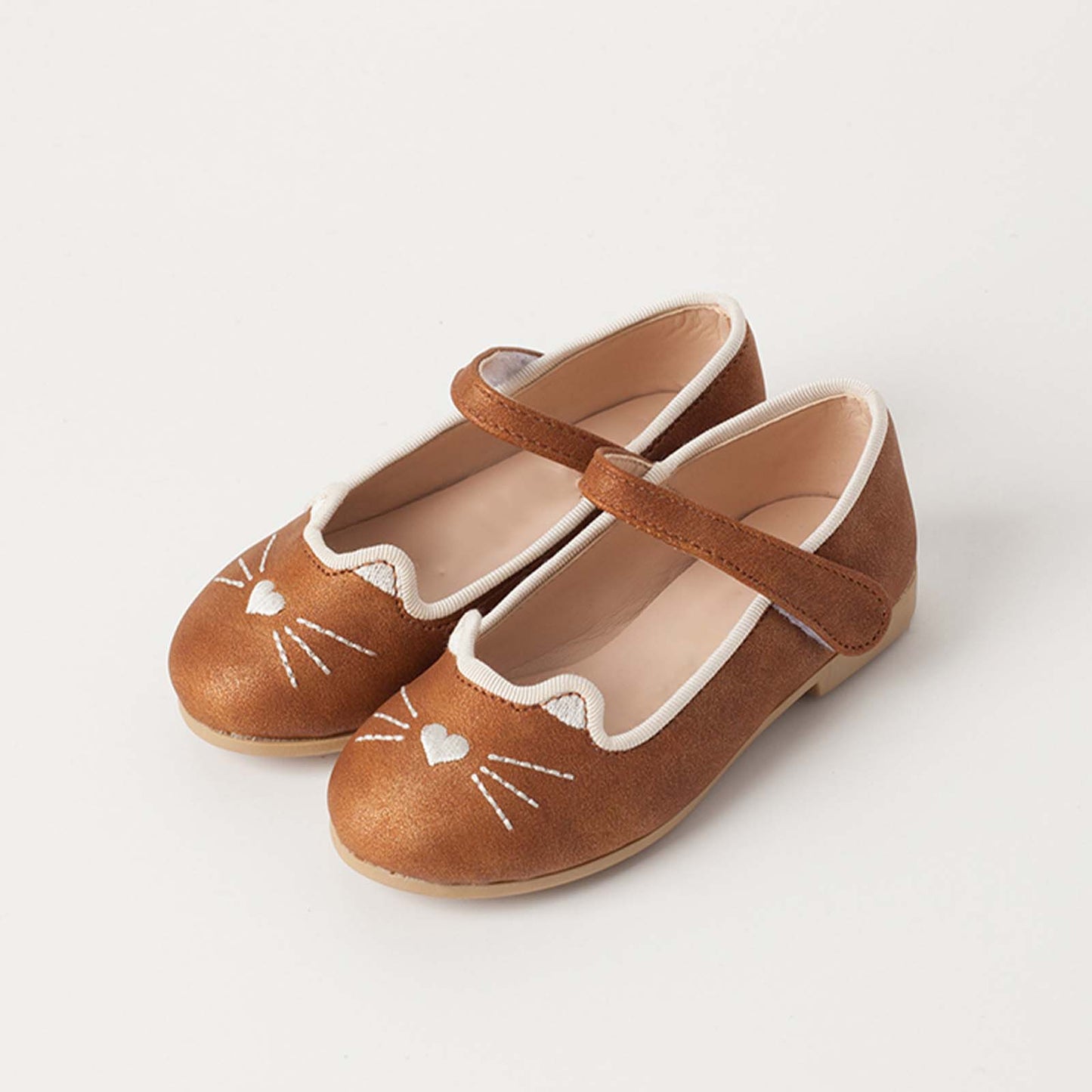 Girls Mary Jane Shoes ā Brown Cat Design Flats with Whisker & Heart Detail, Scalloped Trim, Strap Dress Shoes for Daily Wear and Casual Outfits