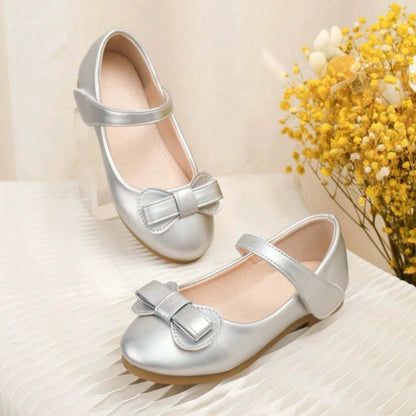 Girls Mary Jane Dress Shoes with Bow – Shiny Silver Leather Toddler/Little Kids Flats with Buckle Strap for Daily Wear and Party Outfits