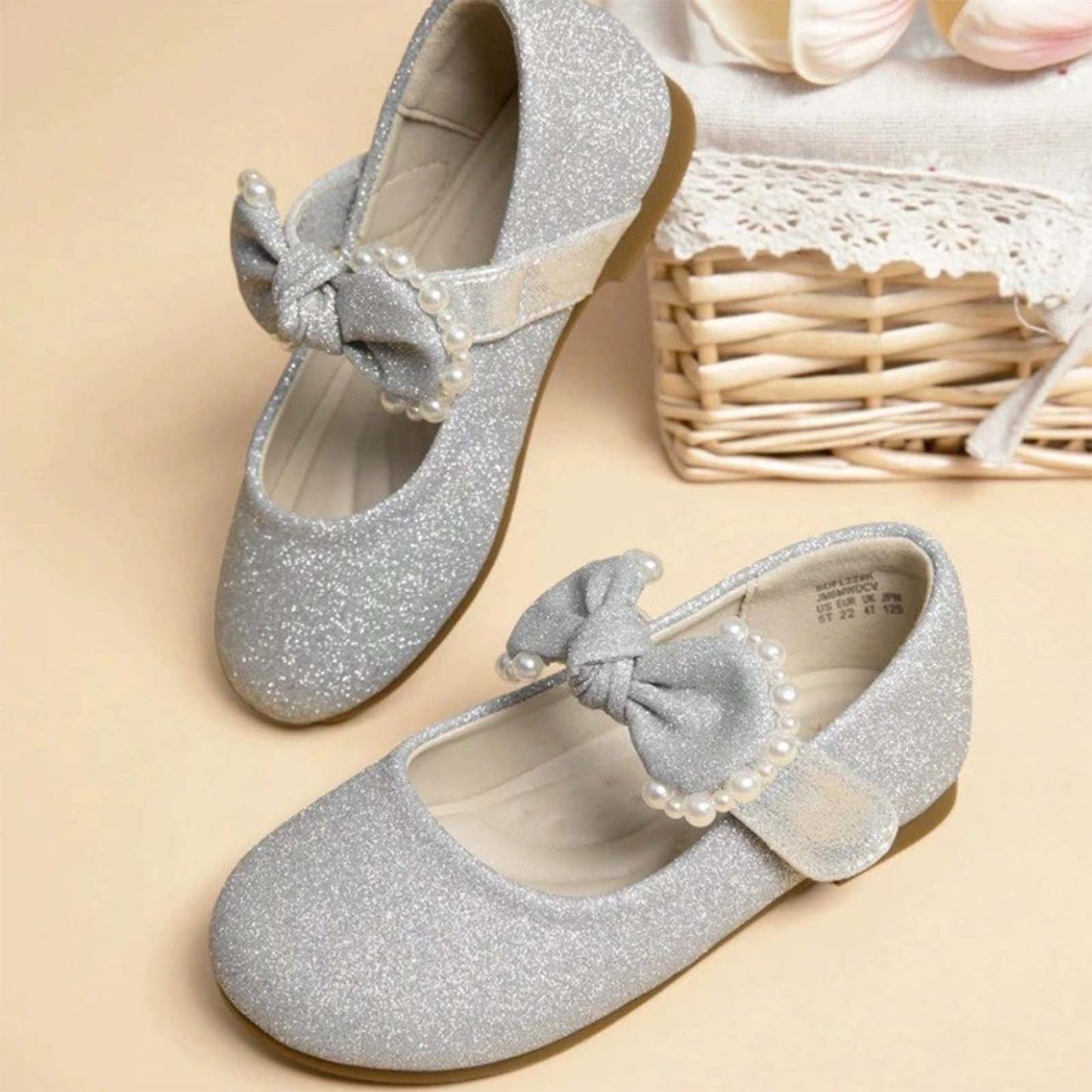 Girls Mary Jane Party Shoes with Glitter Sequins and Pearl Bow – Elegant Silver Gray Dress Shoes with Buckle Strap for Toddler/Little Kids Birthday, Wedding, Performance